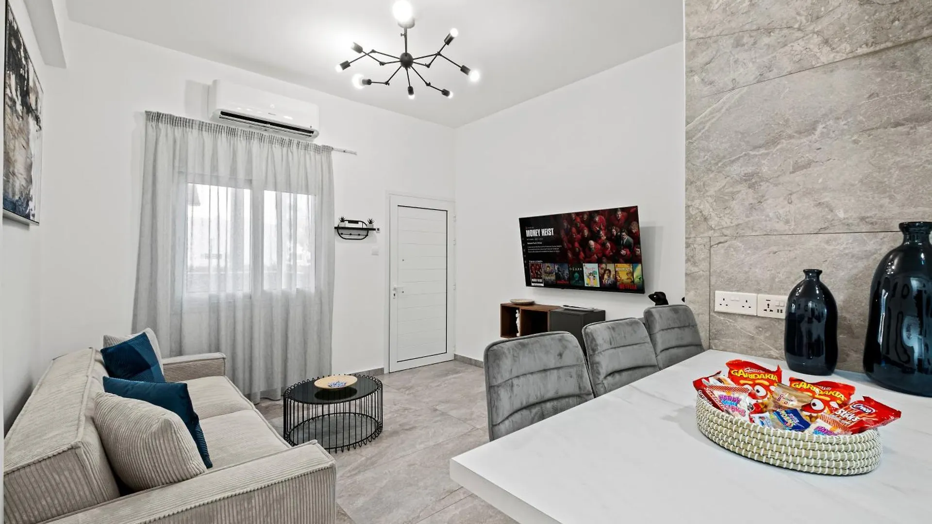Fatcow Beach Apartment Ларнака