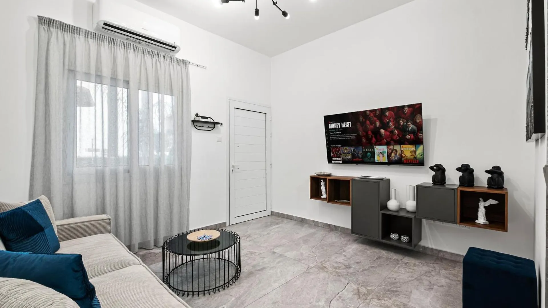Fatcow Beach Apartment Ларнака
